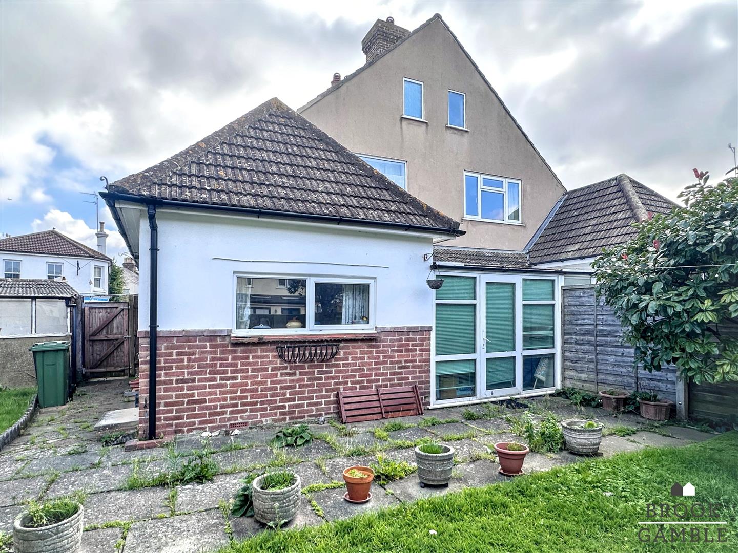 3 Bedroom House - Semi-Detached. Ocklynge Road in Eastbourne,  2